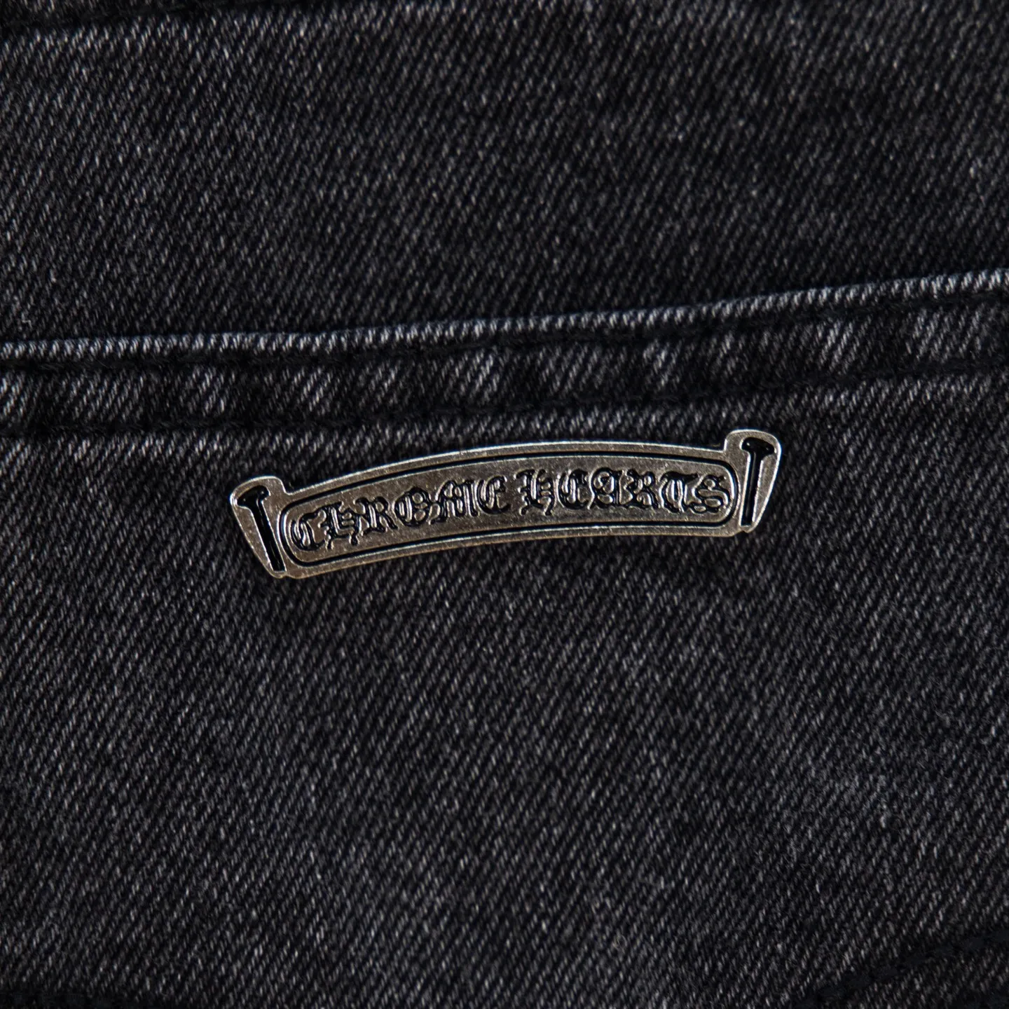 P290 Chrome Hearts Chrome Hearts Black Pinduo Black Leather Big Devil Cow King Jeans CH jeans need to be washed before being dismantled and hand-stitched with sheepskin cross leather and then spliced to complete. The whole piece has too much craftsmanship to describe. About Chrome Hearts This is an extremely luxurious fashion brand that can also be called the nobility of the high street. It has always been an exclusive brand for some hipsters or the second generation of rich people. Compared with ordinary high streets, it is more luxurious and noble. Compared with luxury brands, it has a more fashionable personality. It has always been a brand that I have a special liking for. Style number: 1769# Color: black Size: 28 30 32 34 36